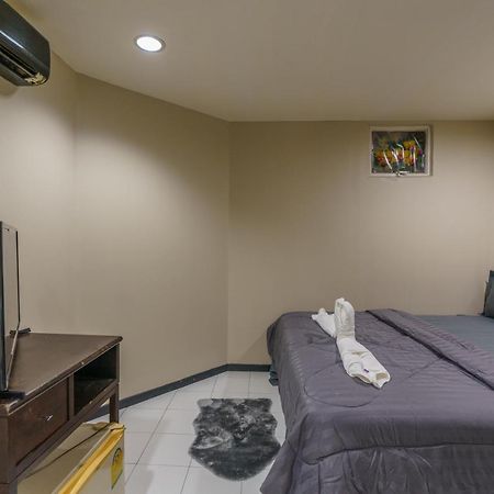 Cheqinn Bed Sukhumvit 4 Nana Plaza Bangkok Exteriör bild