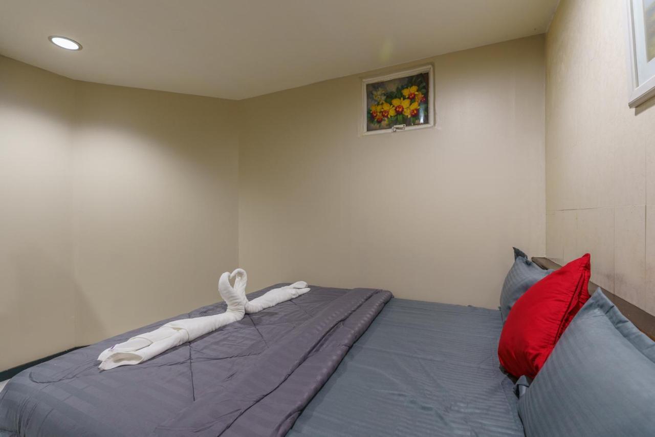 Cheqinn Bed Sukhumvit 4 Nana Plaza Bangkok Exteriör bild