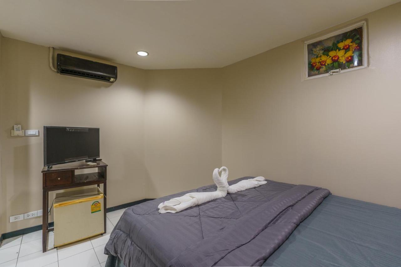 Cheqinn Bed Sukhumvit 4 Nana Plaza Bangkok Exteriör bild