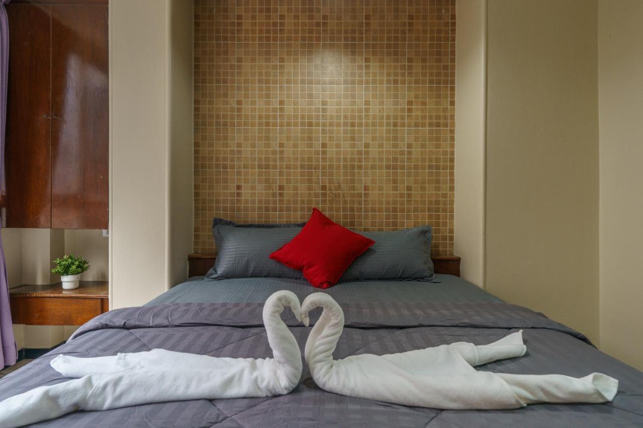 Cheqinn Bed Sukhumvit 4 Nana Plaza Bangkok Exteriör bild