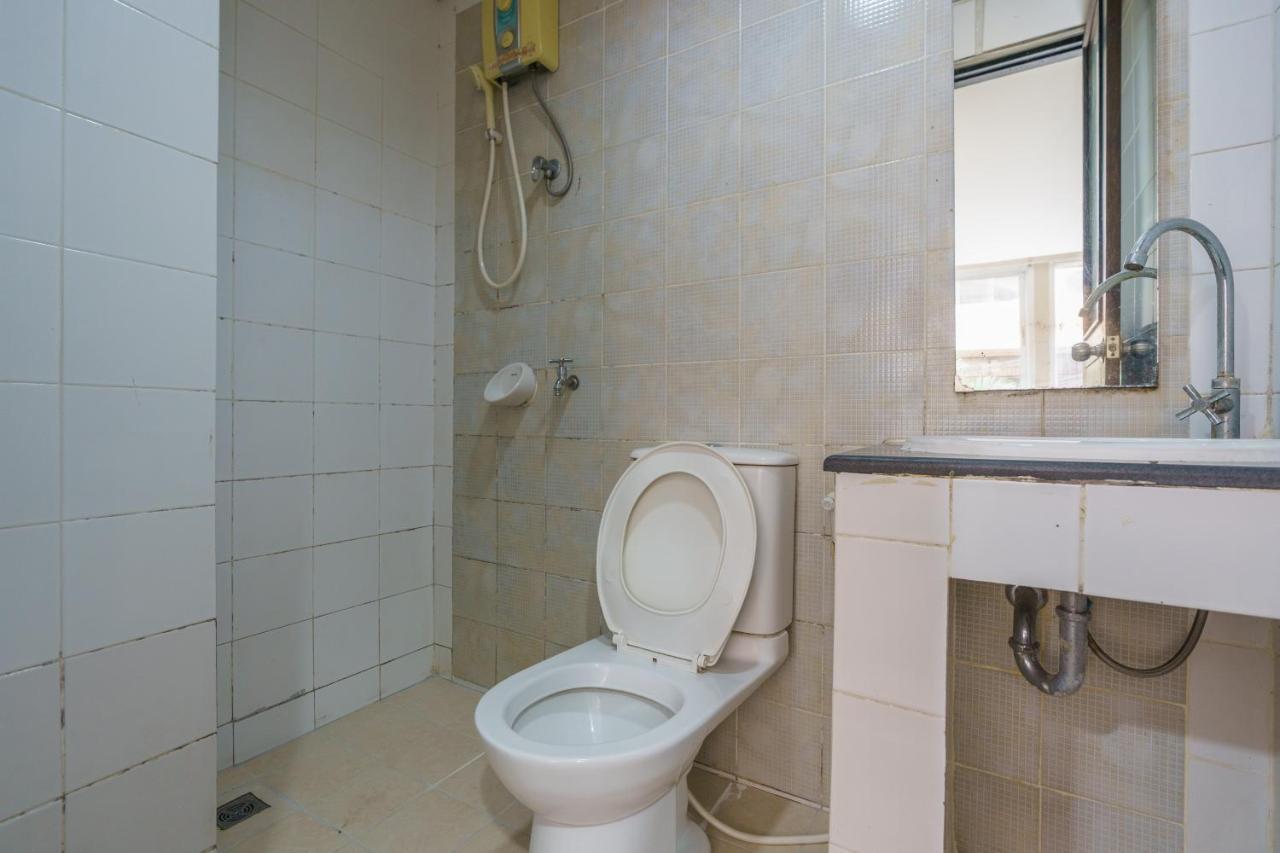 Cheqinn Bed Sukhumvit 4 Nana Plaza Bangkok Exteriör bild