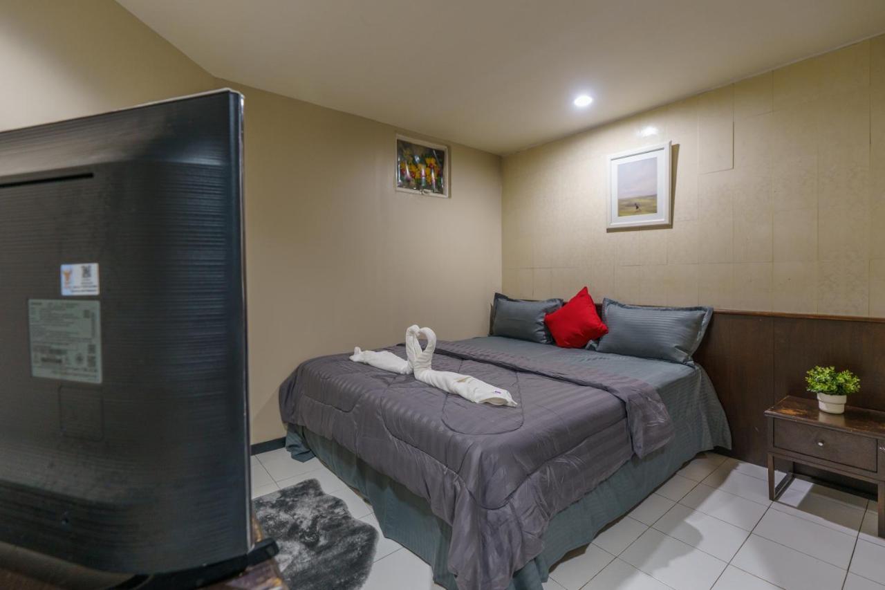 Cheqinn Bed Sukhumvit 4 Nana Plaza Bangkok Exteriör bild