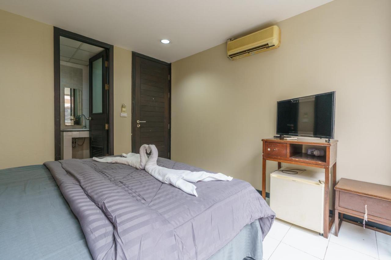 Cheqinn Bed Sukhumvit 4 Nana Plaza Bangkok Exteriör bild