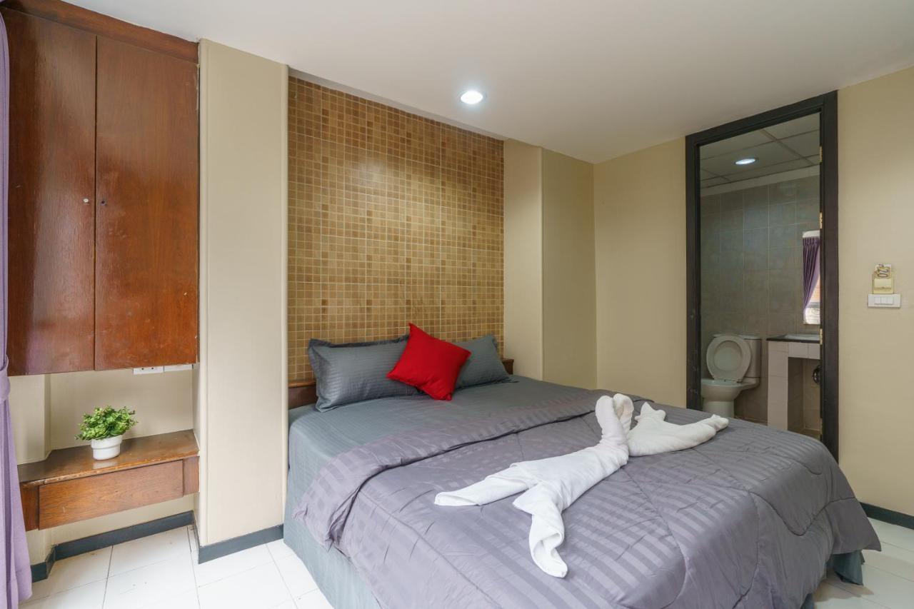 Cheqinn Bed Sukhumvit 4 Nana Plaza Bangkok Exteriör bild