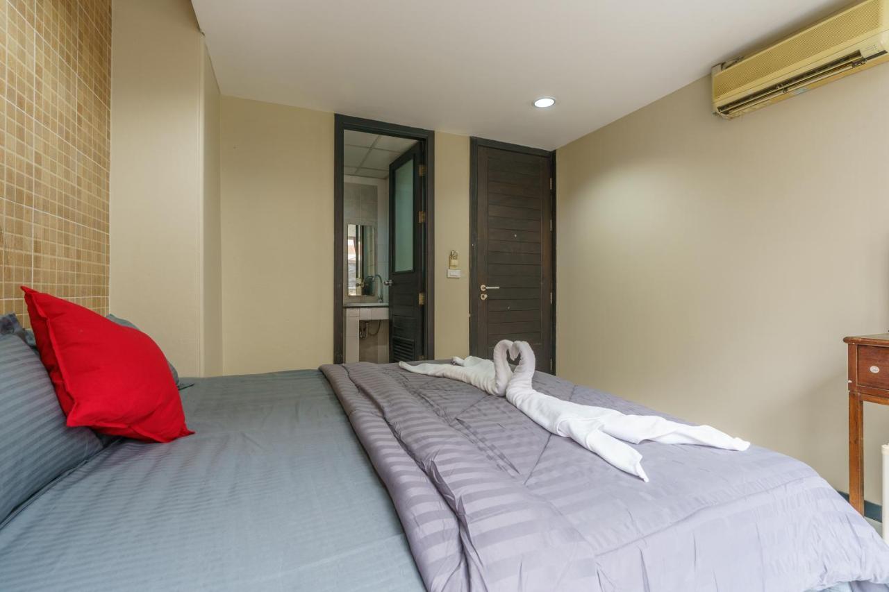 Cheqinn Bed Sukhumvit 4 Nana Plaza Bangkok Exteriör bild