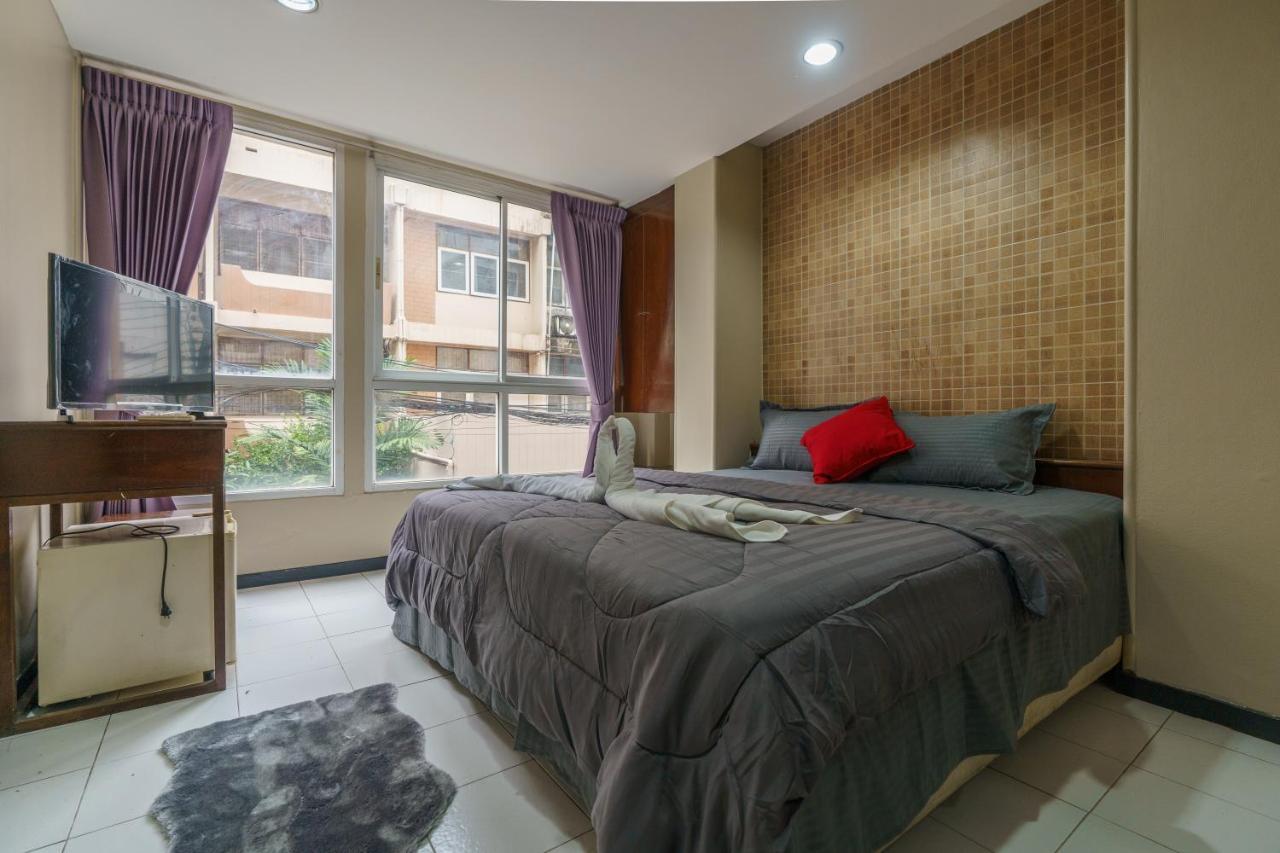 Cheqinn Bed Sukhumvit 4 Nana Plaza Bangkok Exteriör bild